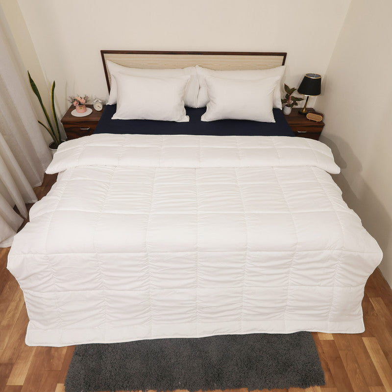 Luxurious Down Alternative AC Comforter | All-Season Warmth | 1 PC Comforter Set with 100% Microfiber Cover | Soft Down Fiber Duvet Insert (White)