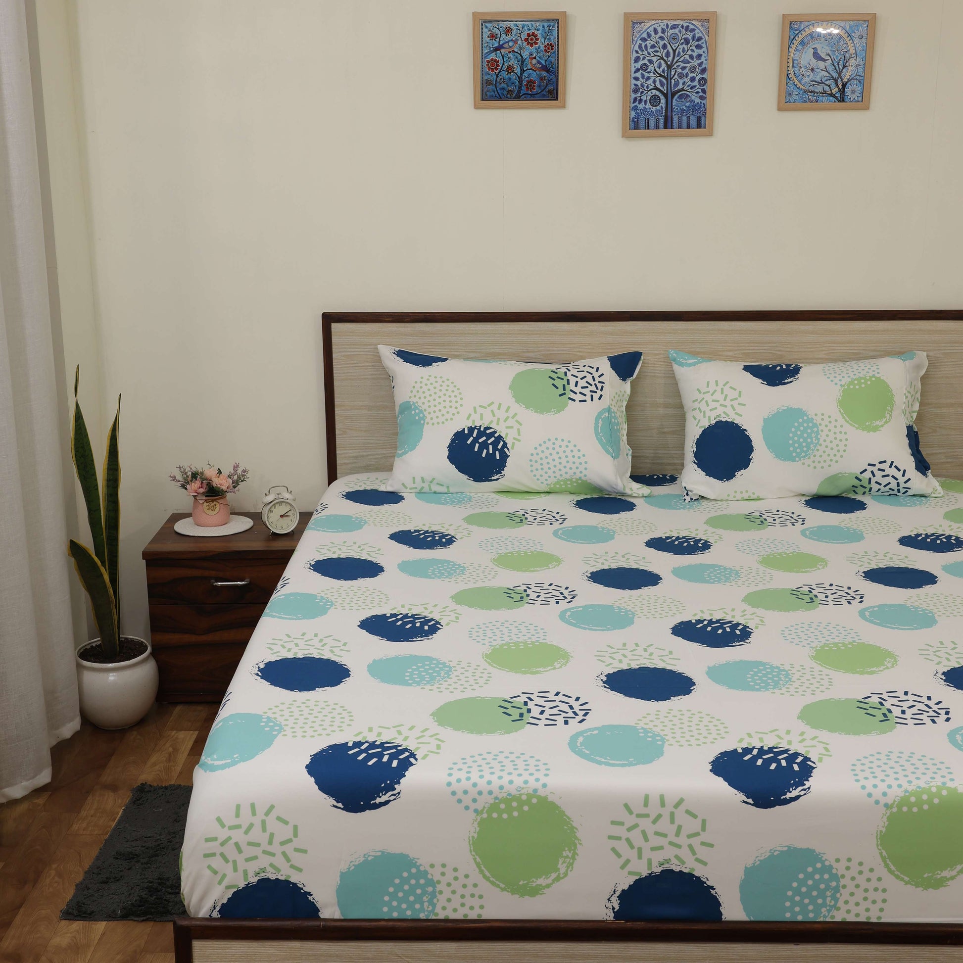 Luxury 1800 Brushed Microfiber 4PCs Printed Bedsheet chadar Set - Soft and Breathable - 1 Flat Sheet, 1 Fitted Sheet with 2 Pillow Cover - 10" Drop (Circle Pop Print)